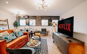 Boutique Grade II Listed Gem, City Centre, Fast Wifi, Family/ Contractors